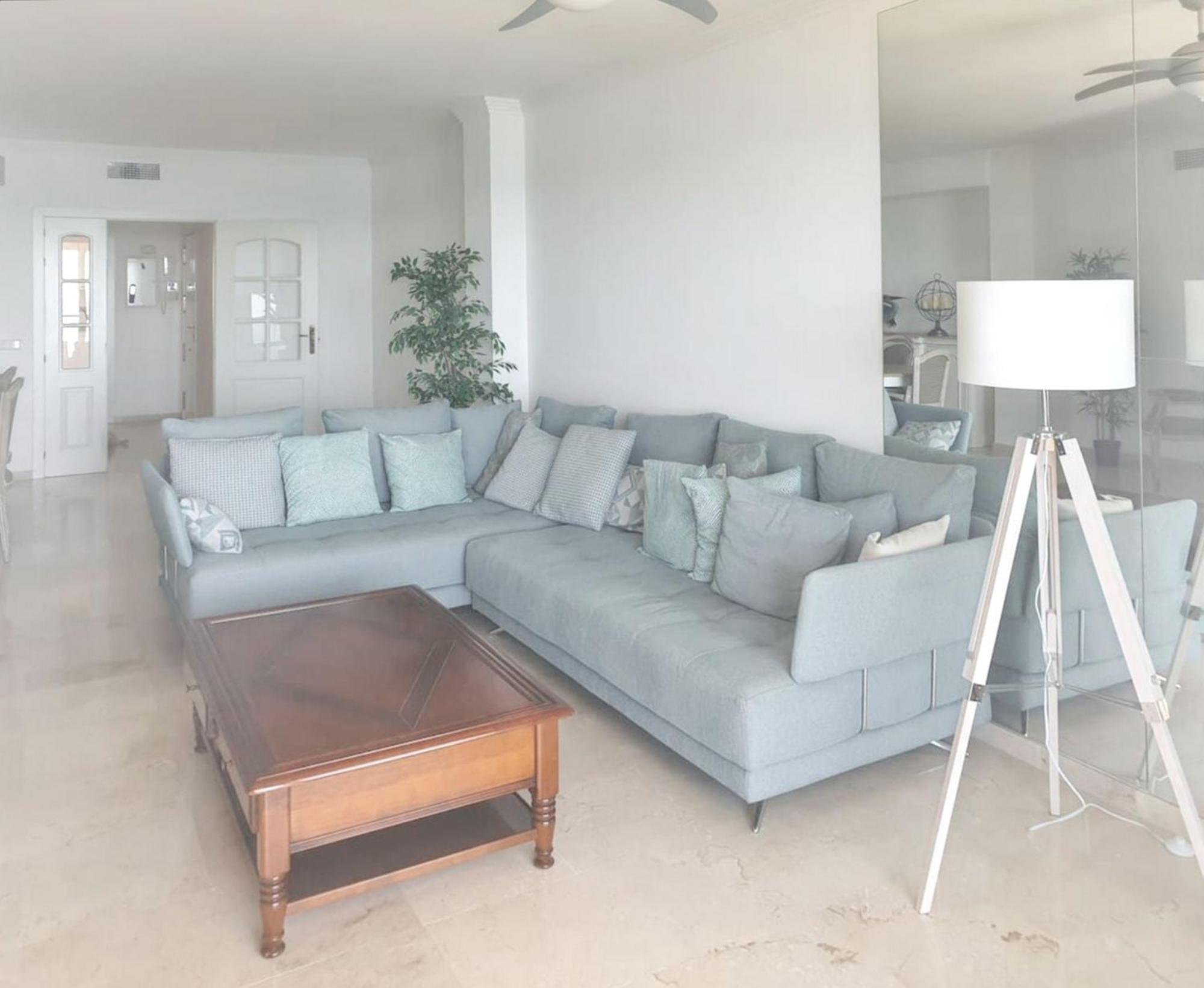 Spacious With Sea View In 140 M² Appartement Estepona