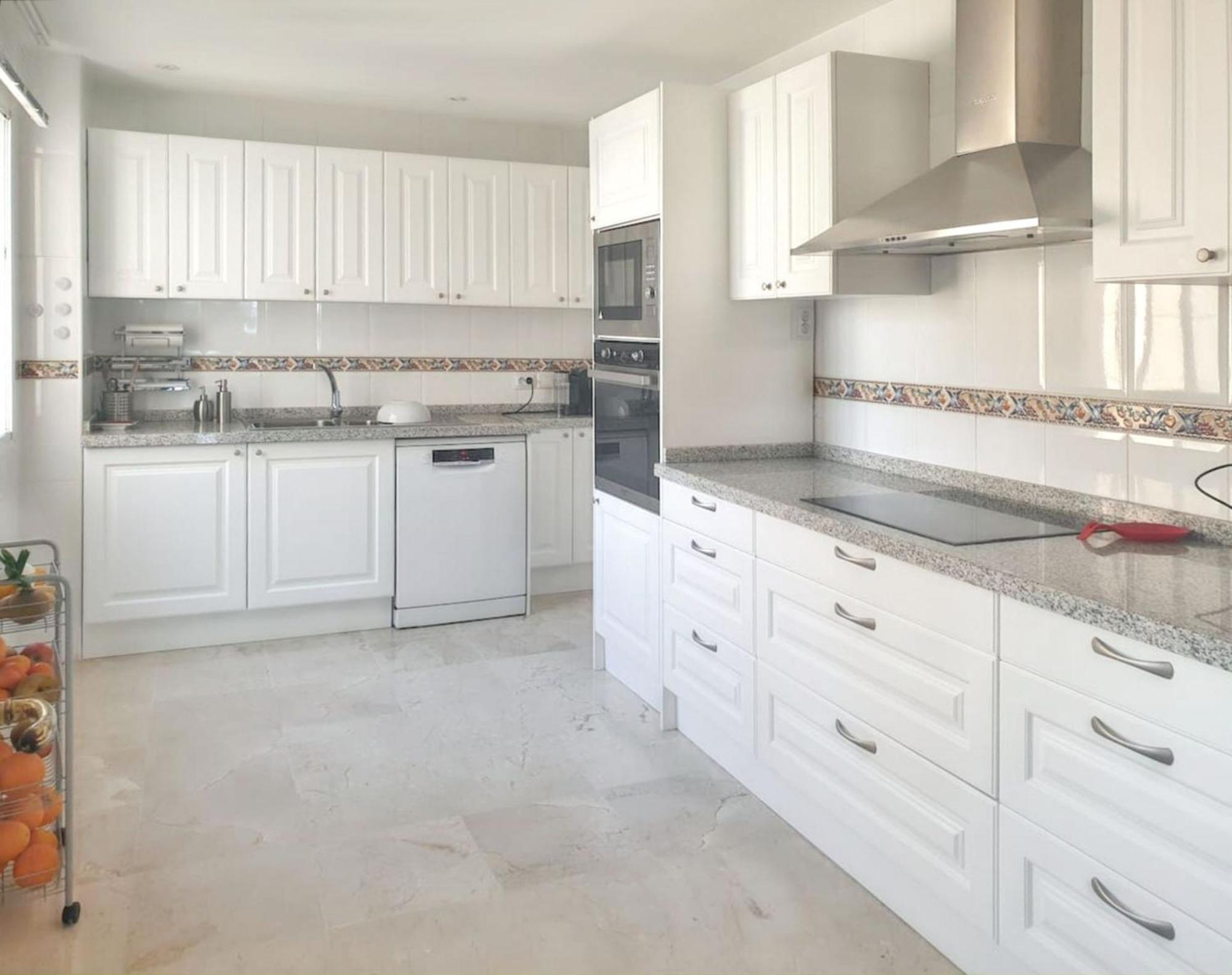 Appartement Spacious With Sea View In 140 M² Estepona
